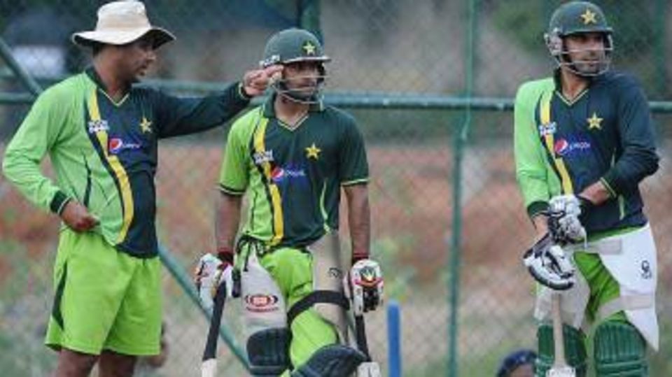 Waqar Younis has a word with Mohammad Hafeez and Misbah-ul-Haq at the nets