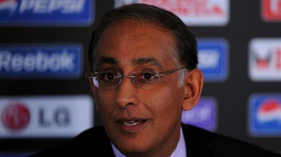 Haroon Lorgat at a press conference in Ahmedabad