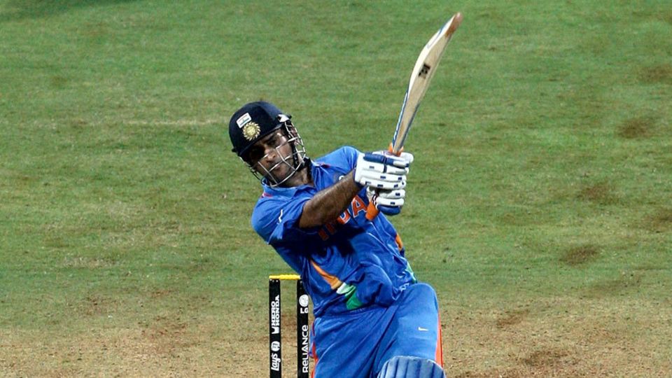 Perfect timing by MS Dhoni