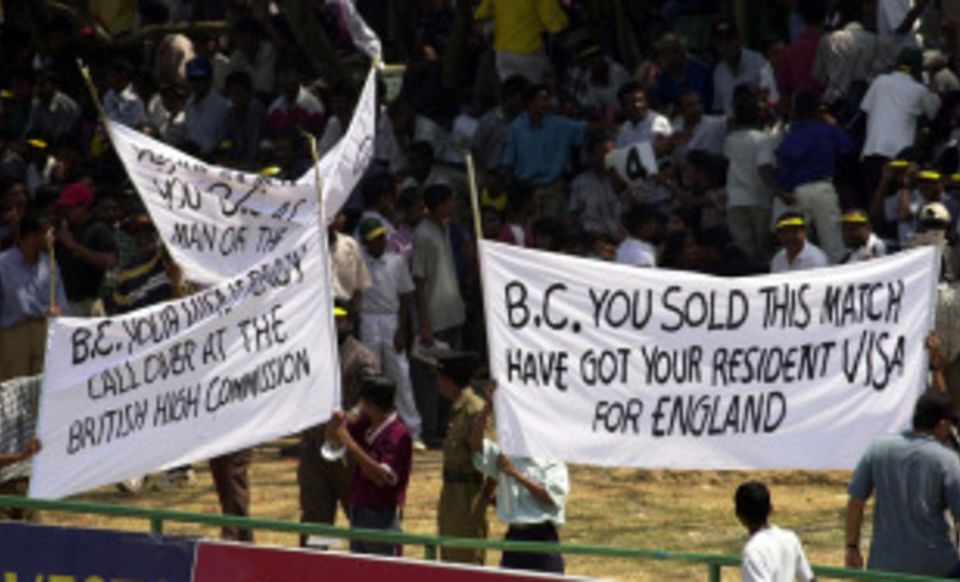 Sri Lanka's fans turn on their own official