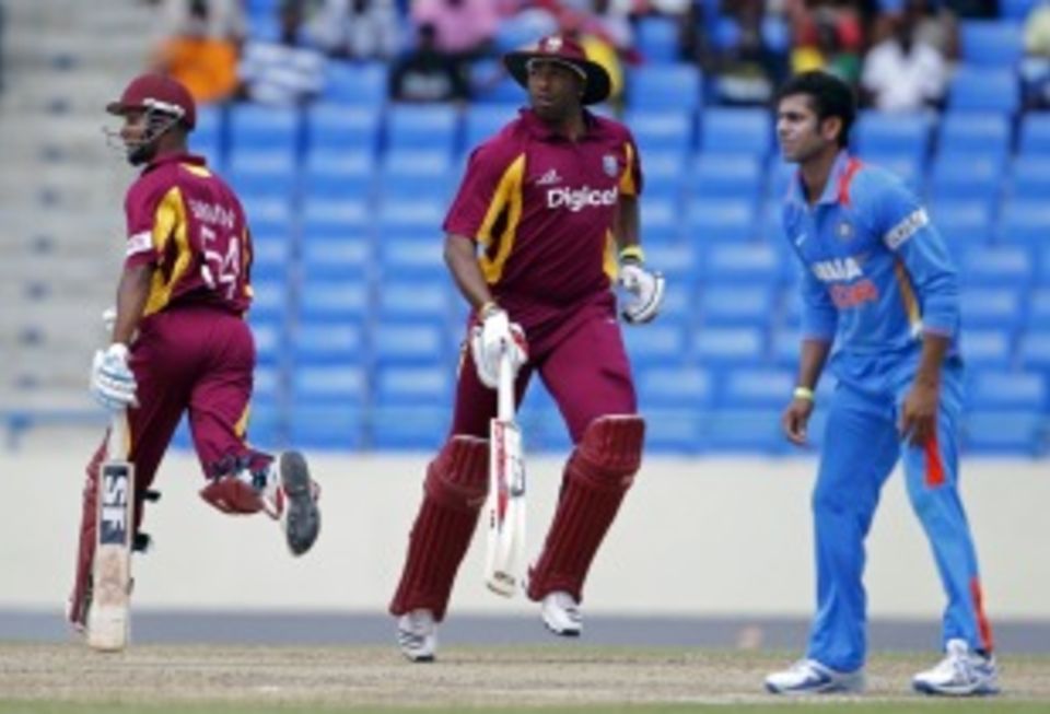 Kieron Pollard had to contain himself during a duel with Manoj Tiwary