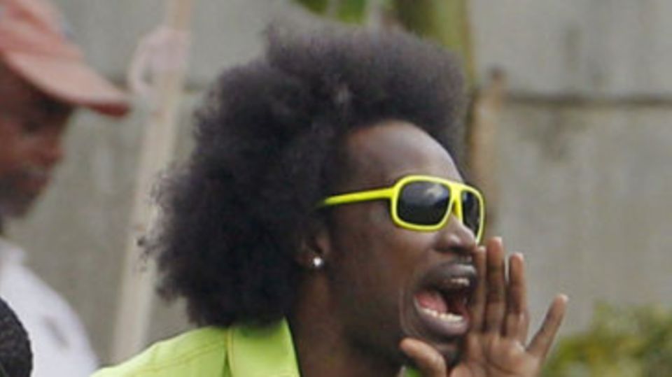 Chris Gayle shows off his flamboyant new hairstyle