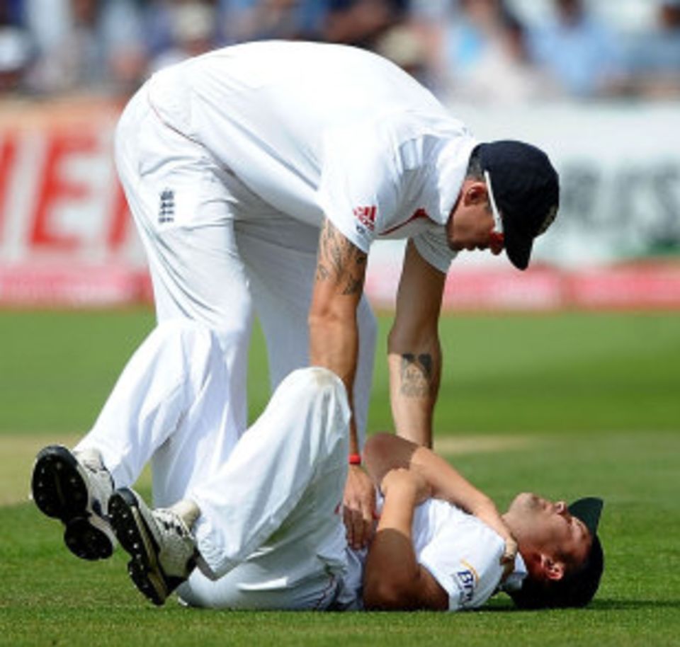 England are waiting on Jonathan Trott's fitness after he injured his shoulder while fielding