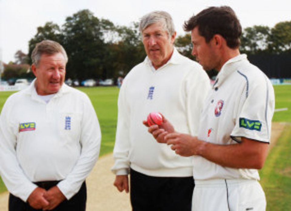 Geraint Jones inspects the ball with the umpires before play begins
