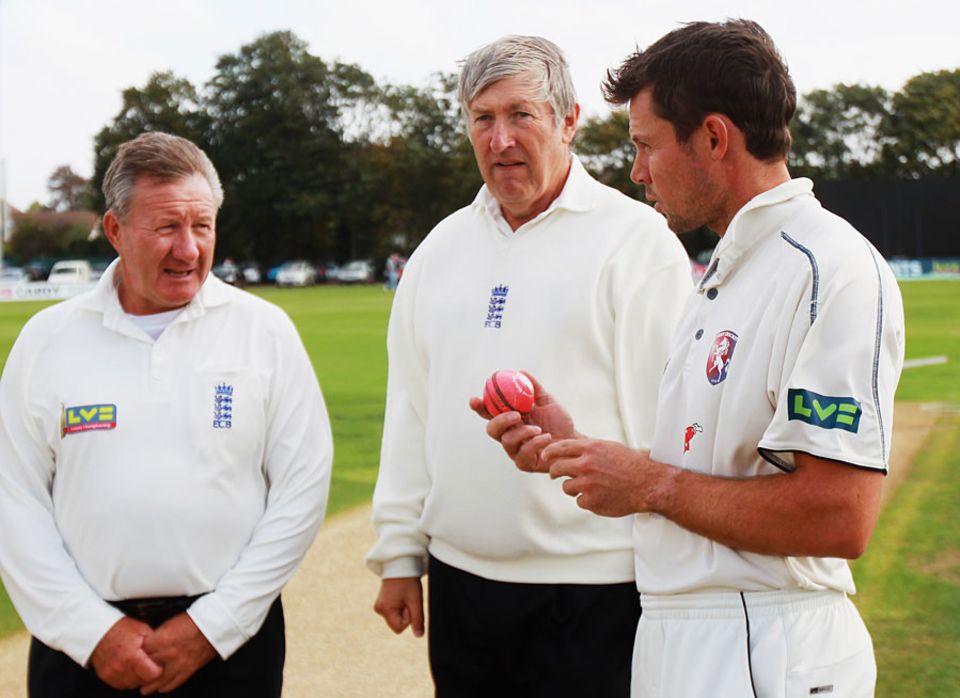 Geraint Jones inspects the pink ball with umpires Martin Bodenham (right) and Nigel Cowley (left)