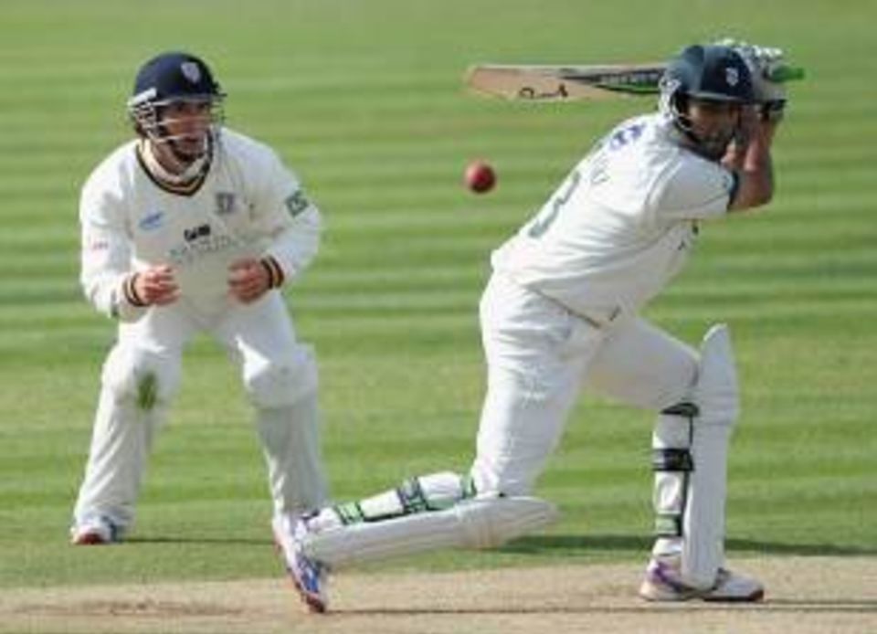 Vikram Solanki was the backbone of Worcestershire's innings but they suffered a collapse