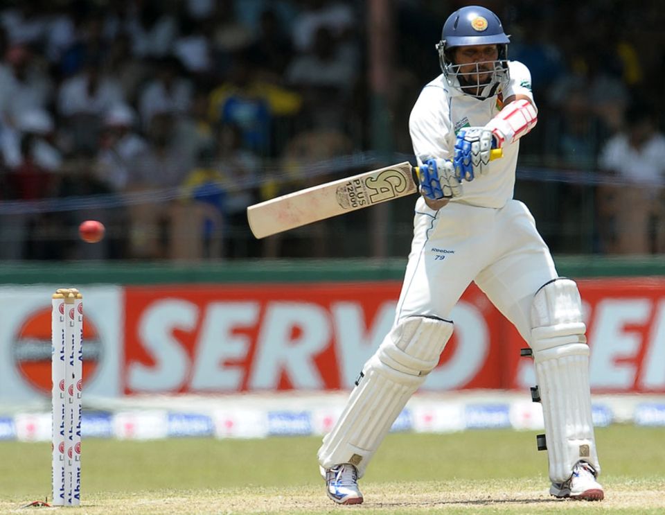 Tillakaratne Dilshan reached his half-century off 70 balls