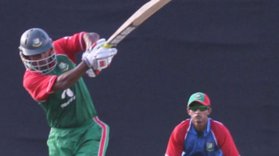 Alok Kapali hits out during his half-century