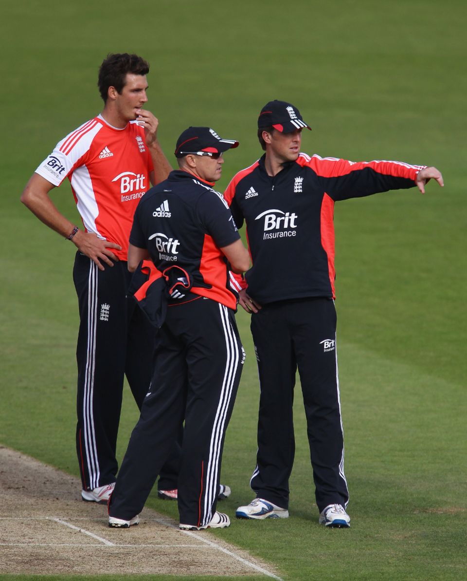 Steven Finn and Graeme Swann in discussion with England coach Andy Flower