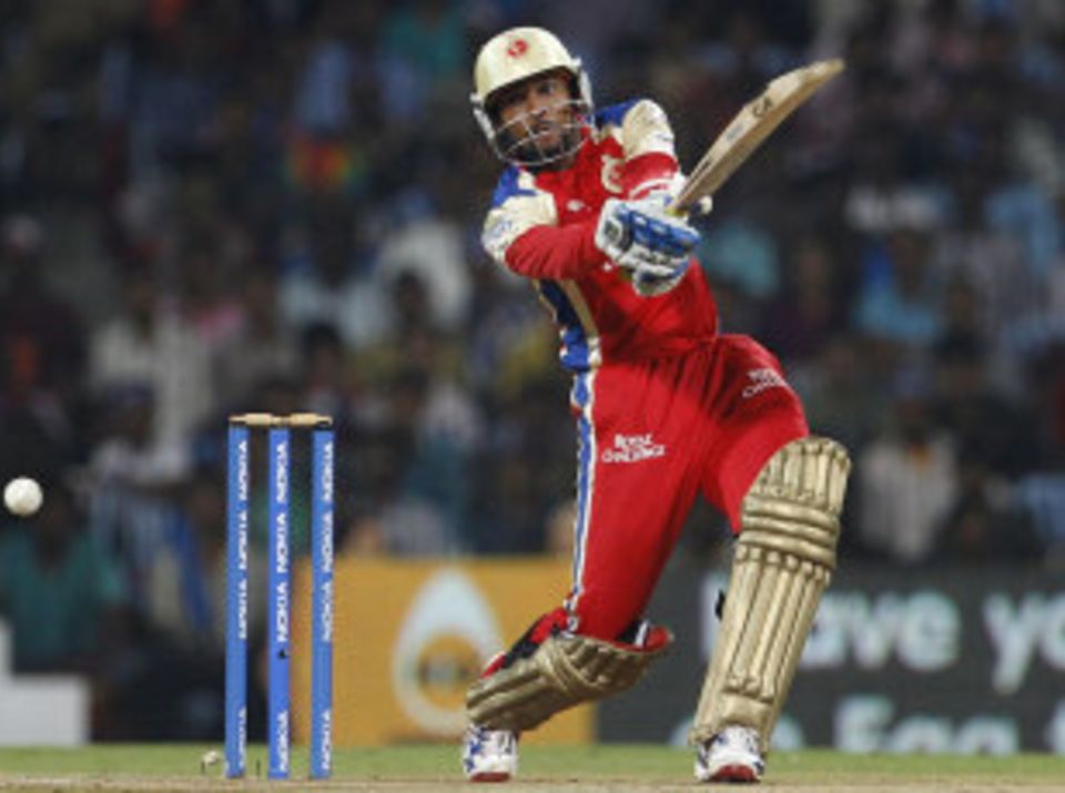 Tillakaratne Dilshan lashed the first ball of the innings for four