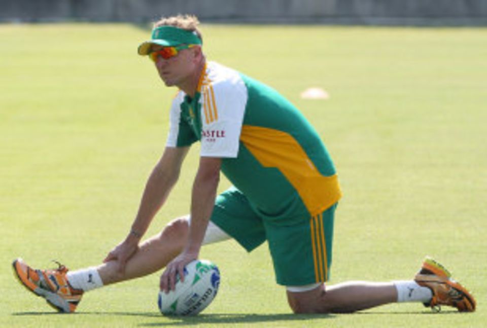 Allan Donald says he wants Pune Warriors' players "to be part of the team and helping each other out"