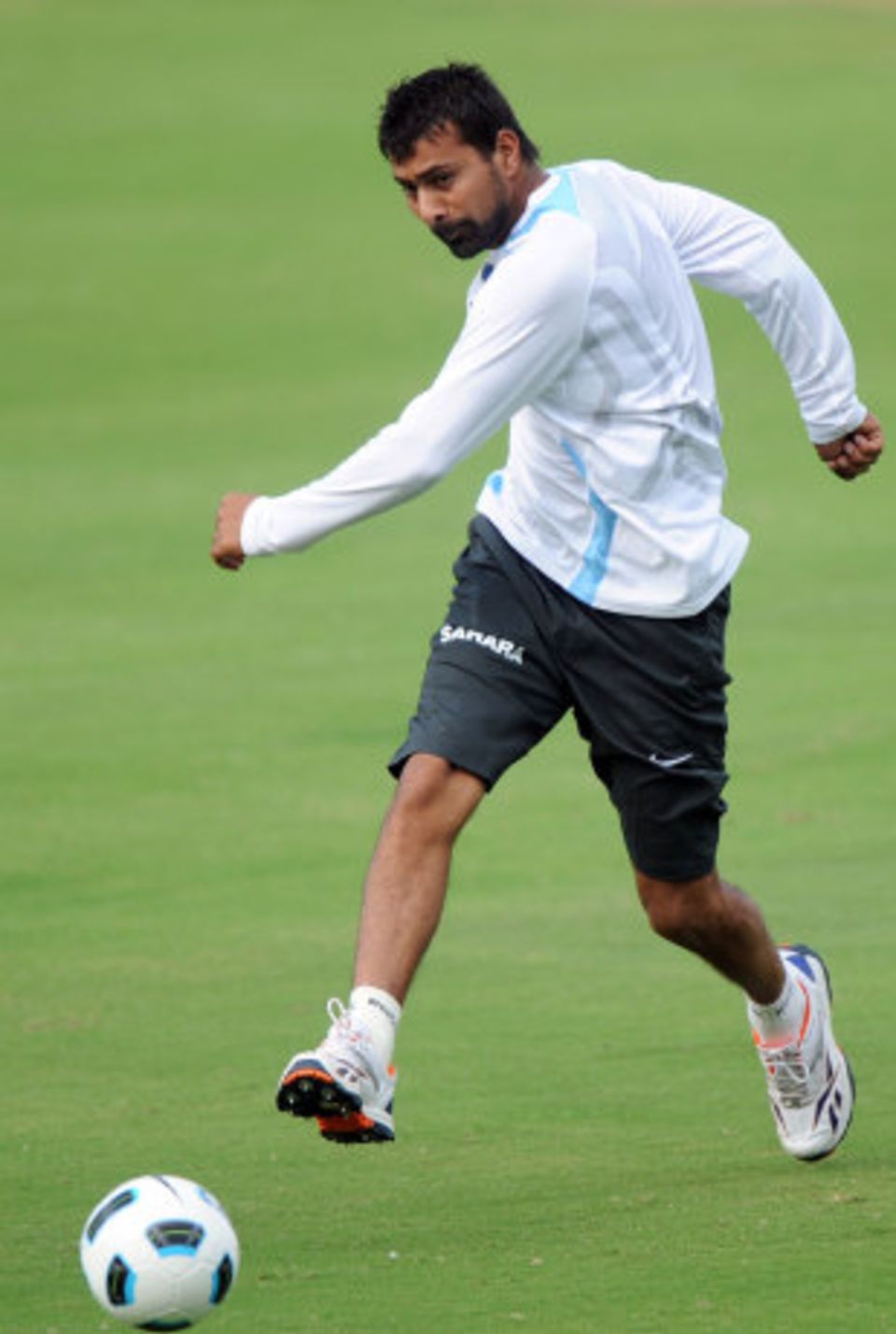 Praveen Kumar's injury has escalated from a niggle to a broken rib