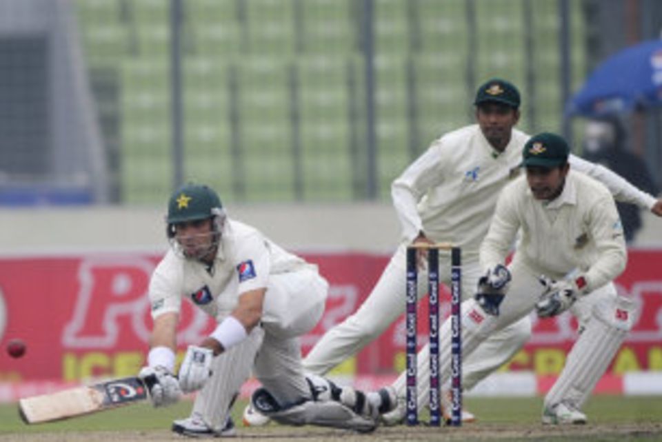 Mahmudullah starts to move towards short fine leg from first slip as Misbah-ul-Haq attemps the paddle sweep