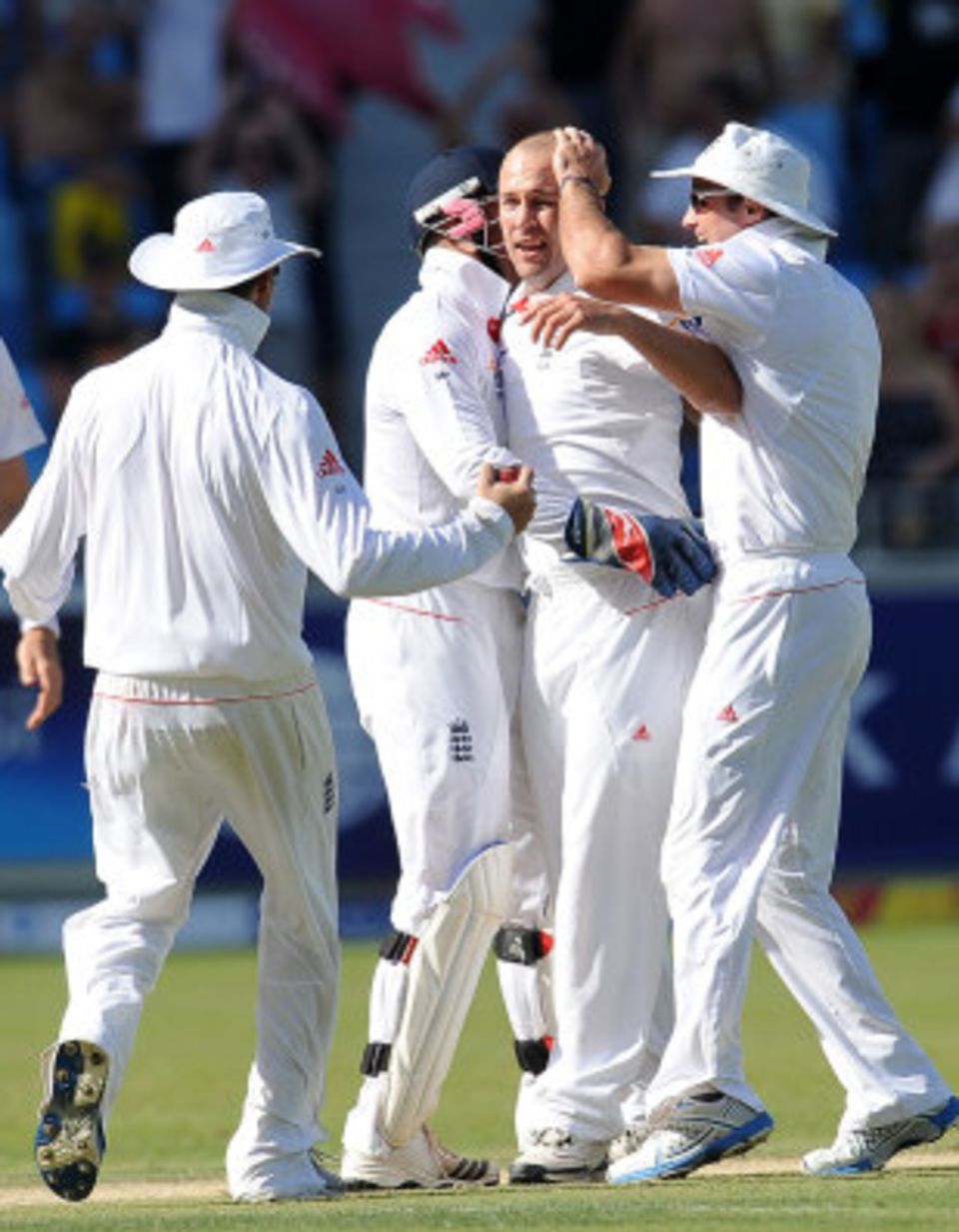 Jonathan Trott found seam movement that eluded the rest of England's attack
