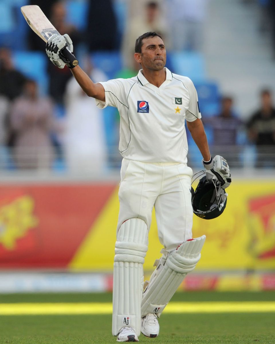 Younis Khan acknowledges applause for his century 