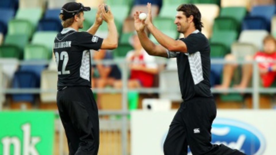 Colin de Grandhomme and Kane Williamson celebrate a wicket