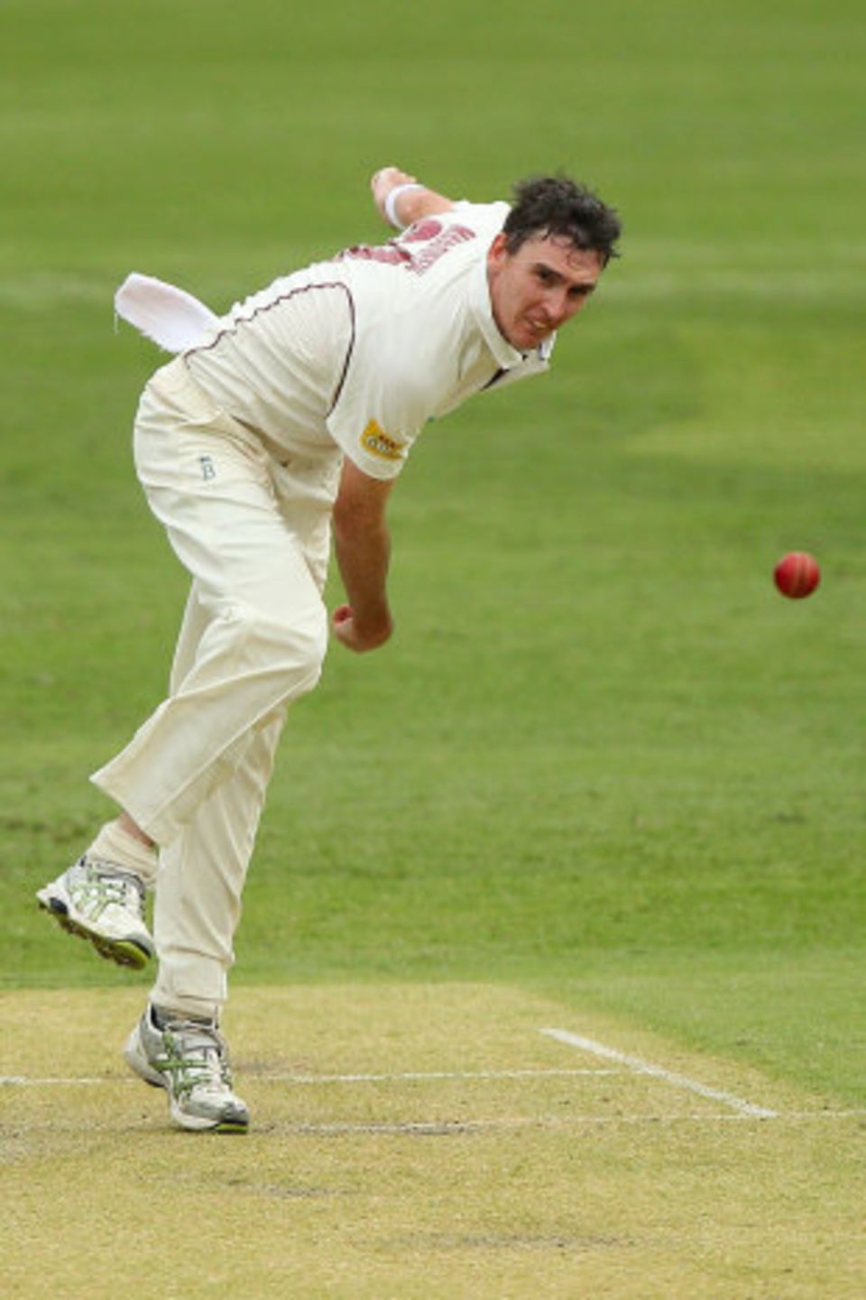 Australian bowler Steve Magoffin will play for Sussex in the early part of 2012