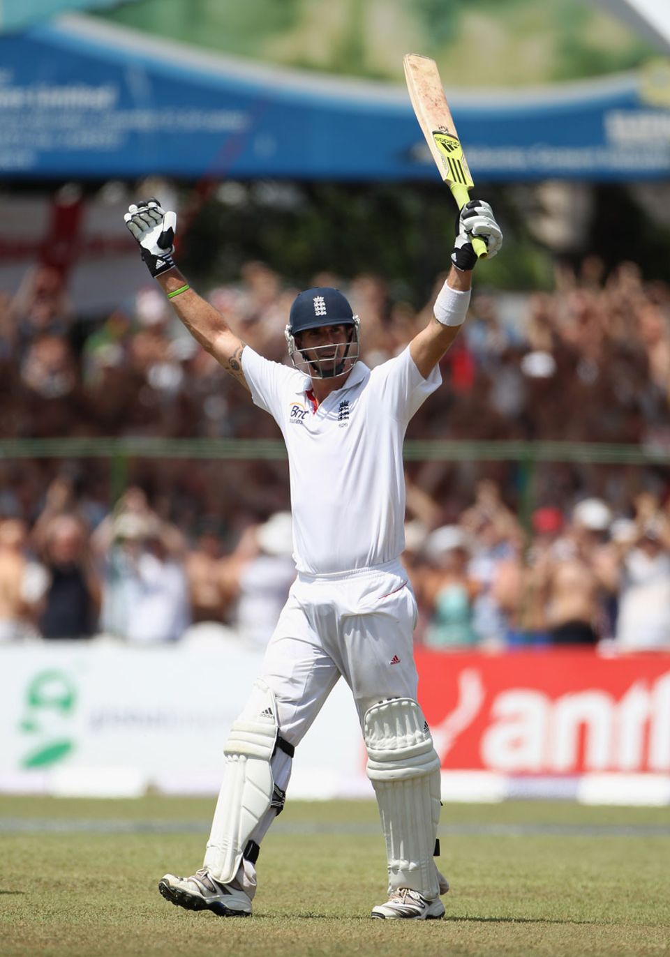 Kevin Pietersen celebrates his majestic hundred