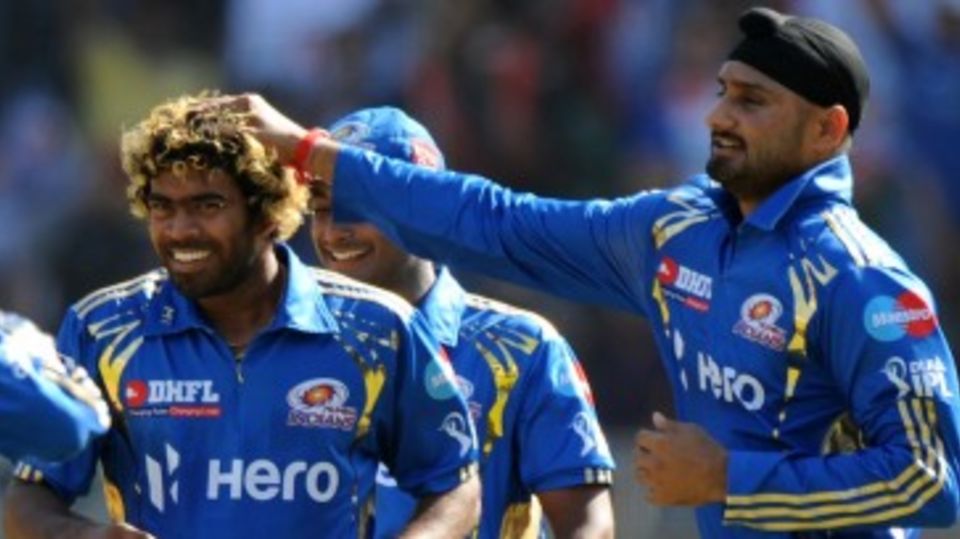 Harbhajan Singh and Lasith Malinga celebrate Manish Pandey's wicket
