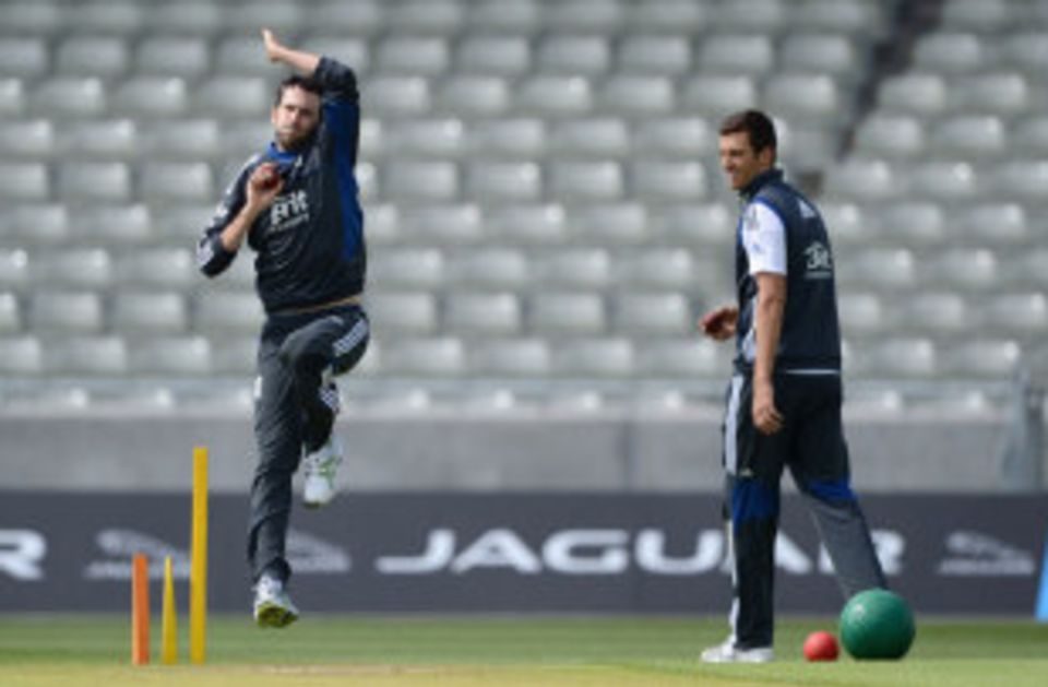England have a choice to make between Steven Finn and Graham Onions