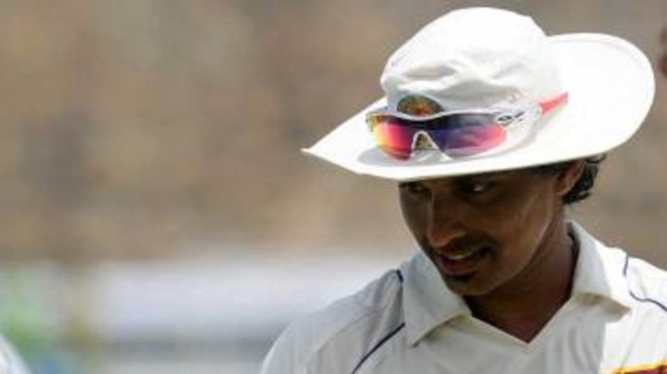 Suraj Randiv picked up 4 for 13