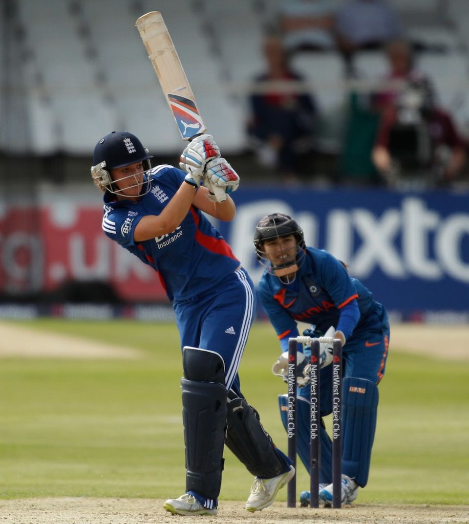 Sarah Taylor top scored with 69