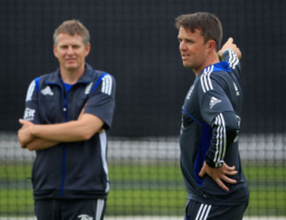 Graeme Swann uses his dodgy elbow to make a point, watched by England's spin-bowling coach Peter Such