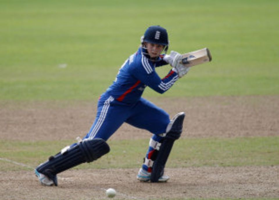 Tammy Beaumont made 44, her highest ODI score, as England chased 174 to win