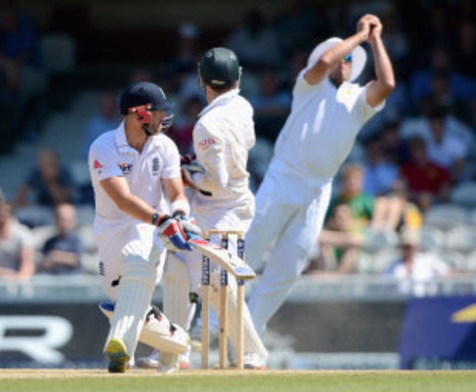 Murali Kartik: "England batsmen do not mind losing their wicket to a bowler sweeping, and it is fine with them being caught in the deep or being trapped lbw trying to play that stroke"