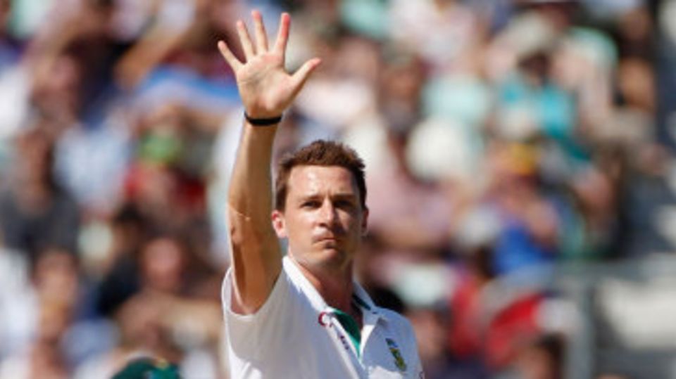Dale Steyn dismissed Graeme Swann to claim his fifth wicket