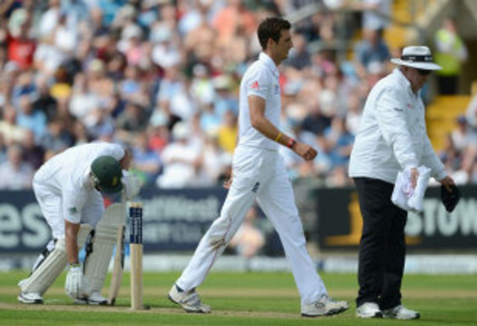 Steve Davis calls 'dead ball' after Steven Finn dislodges the bails at the non-striker's end
