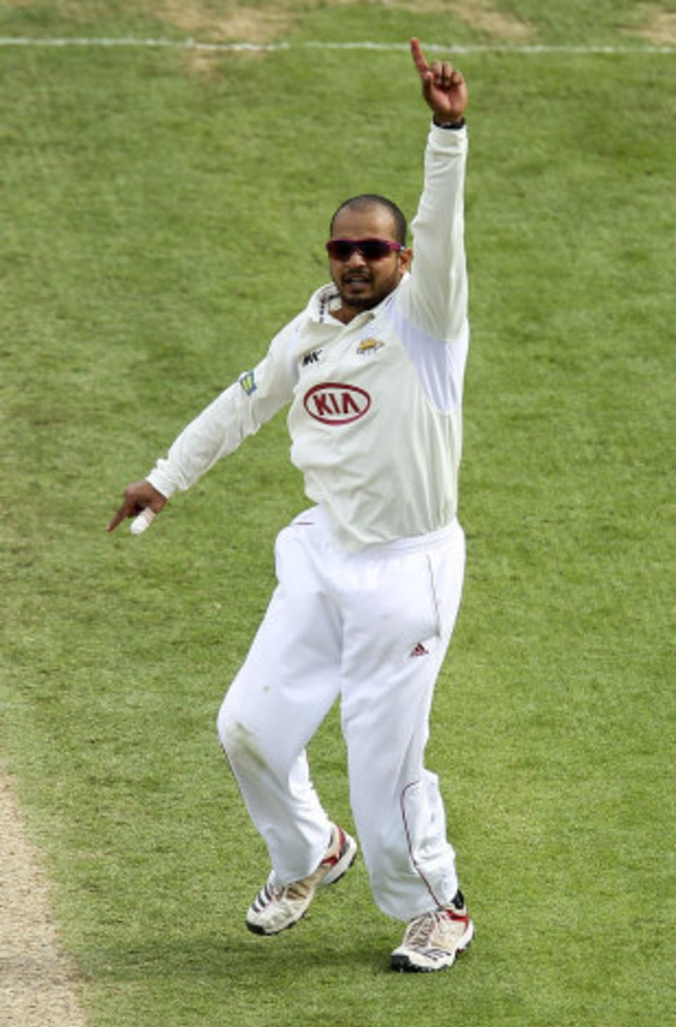 Murali Kartik controversially 'Mankaded' Alex Barrow, to the displeasure of supporters at Taunton