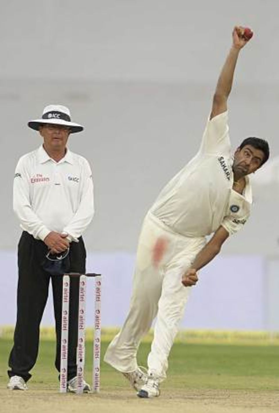 File photo: R Ashwin endured a long, fruitless say with the ball (ESPNcricinfo will not be carrying live/action pictures from the India v England series due to restrictions placed on agency photographers covering the matches)