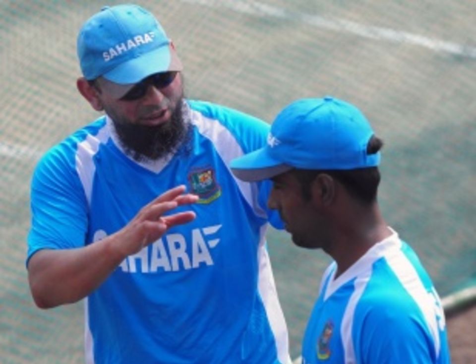 Saqlain Mushtaq will work with Bangladesh for 100 days this year