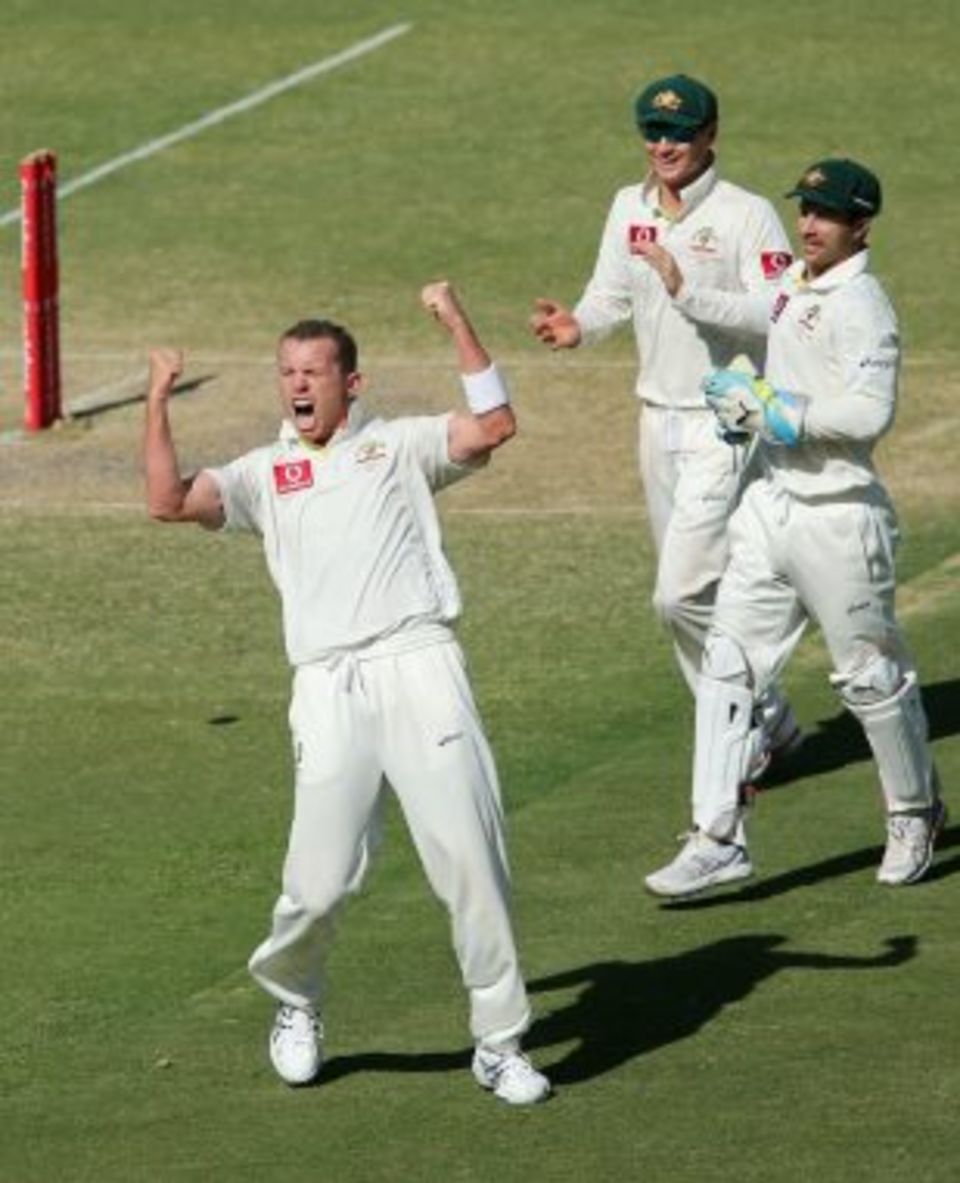 Peter Siddle: "I struggled to bowl over 50 overs [before becoming vegetarian] so, to bowl 64, I think that's an improvement,"