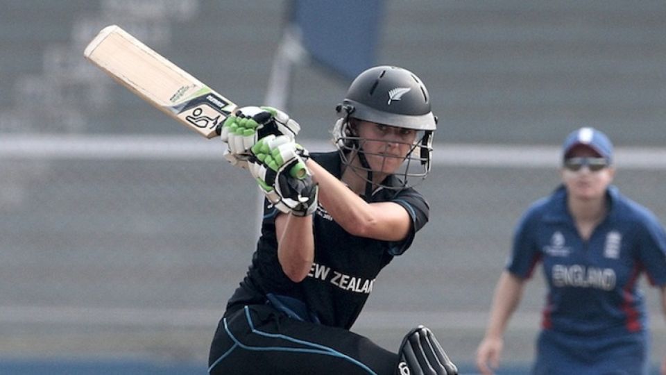 Amy Satterthwaite is part of the 10-player contract list for 2015-16