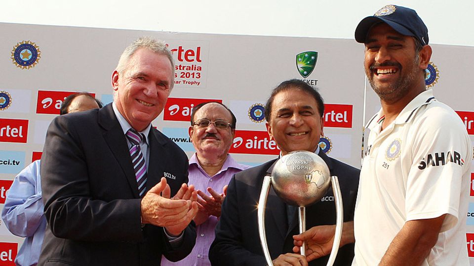 Allan Border and Sunil Gavaskar hand over the Border-Gavaskar trophy to MS Dhoni