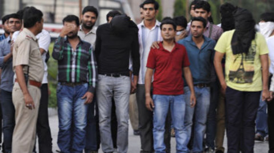 Alleged suspects in the IPL spot-fixing case are brought to a court in Delhi