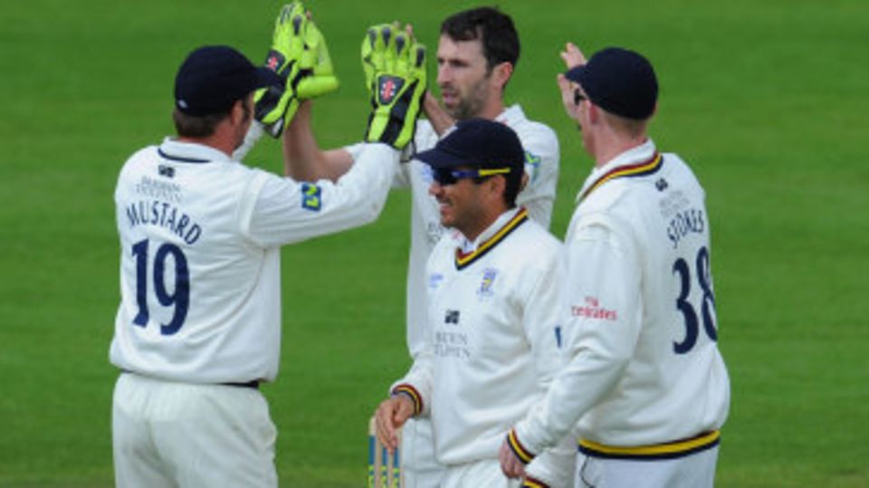 Graham Onions claimed another five-wicket haul