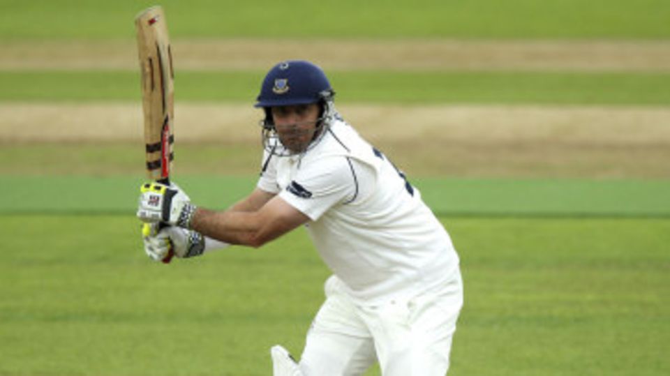 Michael Yardy drives for his first boundary