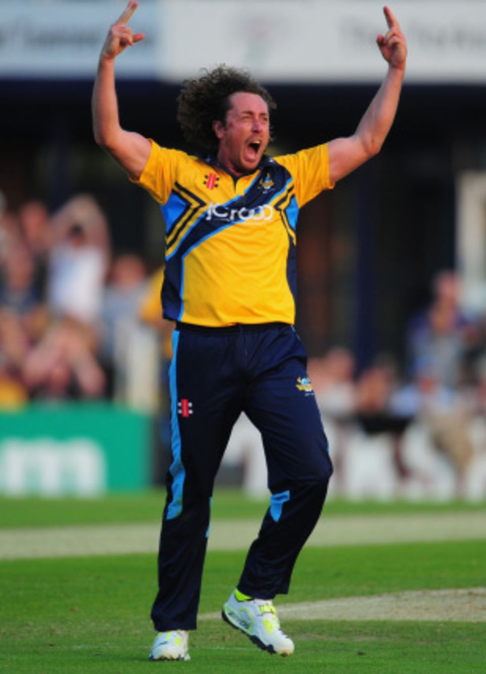 Ryan Sidebottom held off Lancashire's challenge as the Roses match was tied in front of 15,000 at Headingley