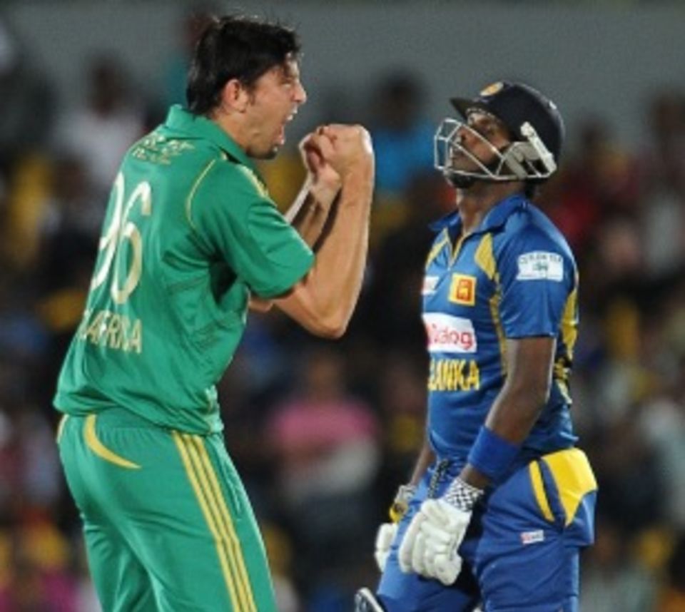 Angelo Mathews bears a disappointed look after yet another failure