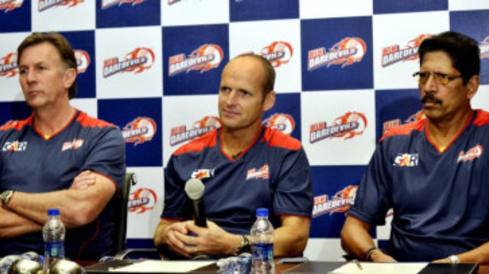 Gary Kirsten with Eric Simons (left) and TA Sekar at a press conference