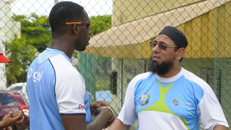 Saqlain Mushtaq, who played county cricket with Surrey and Sussex, is set to work with the England team on a short-term assignment