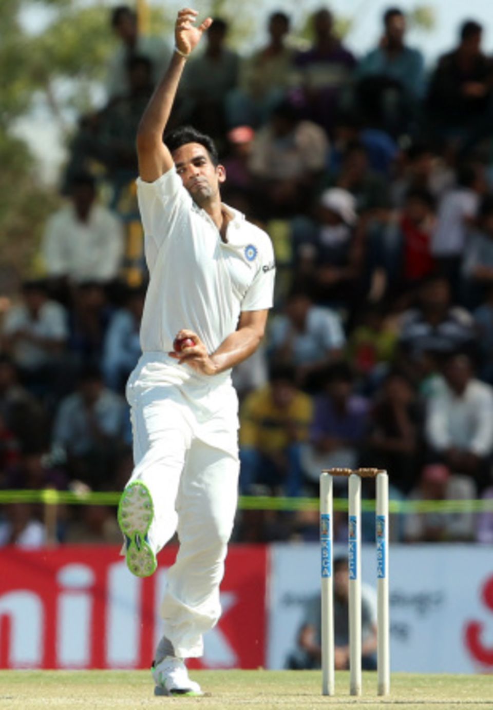 Zaheer Khan displayed better intensity than in the previous match and picked up four wickets