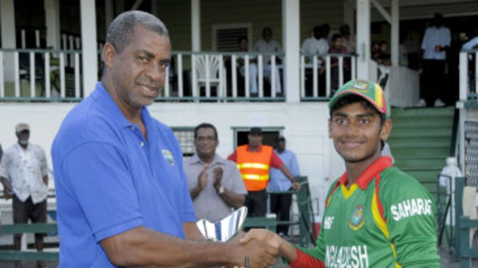 Mehedy Hasan with the Man-of-the-Series award