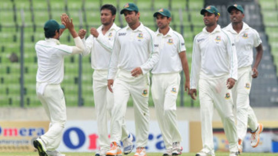 Bangladesh celebrate the dismissal of Ross Taylor
