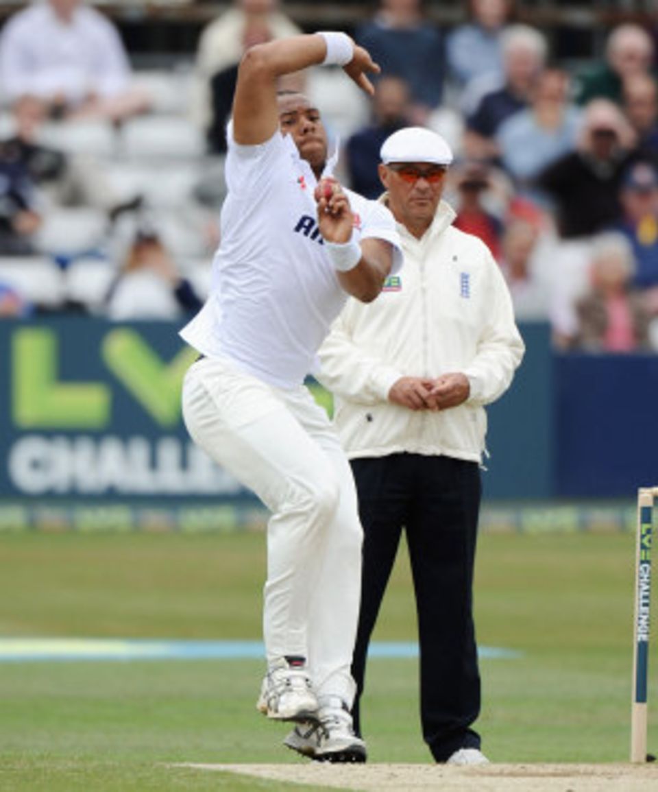 Tymal Mills: a smooth approach to the crease, with a flowing natural action