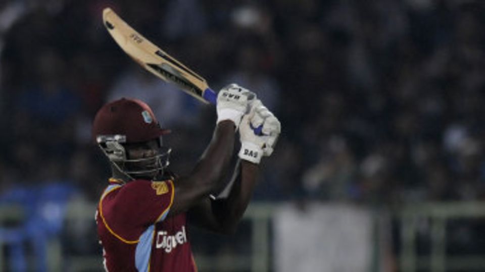 Darren Sammy targets the leg side