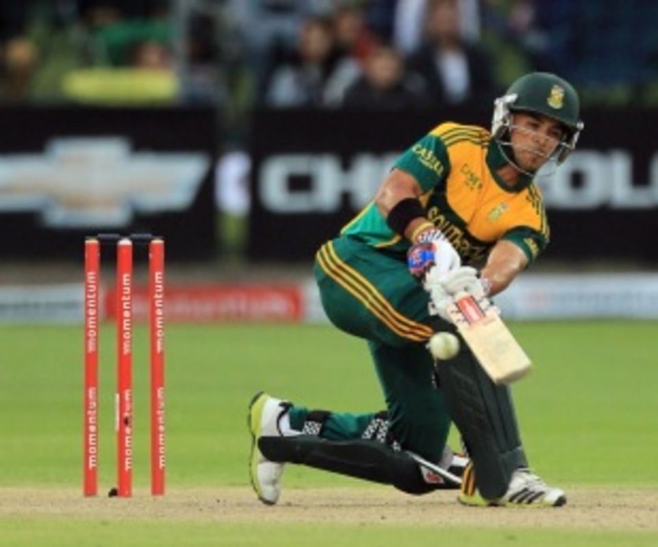 JP Duminy struck seven fours and a six in his unbeaten 64